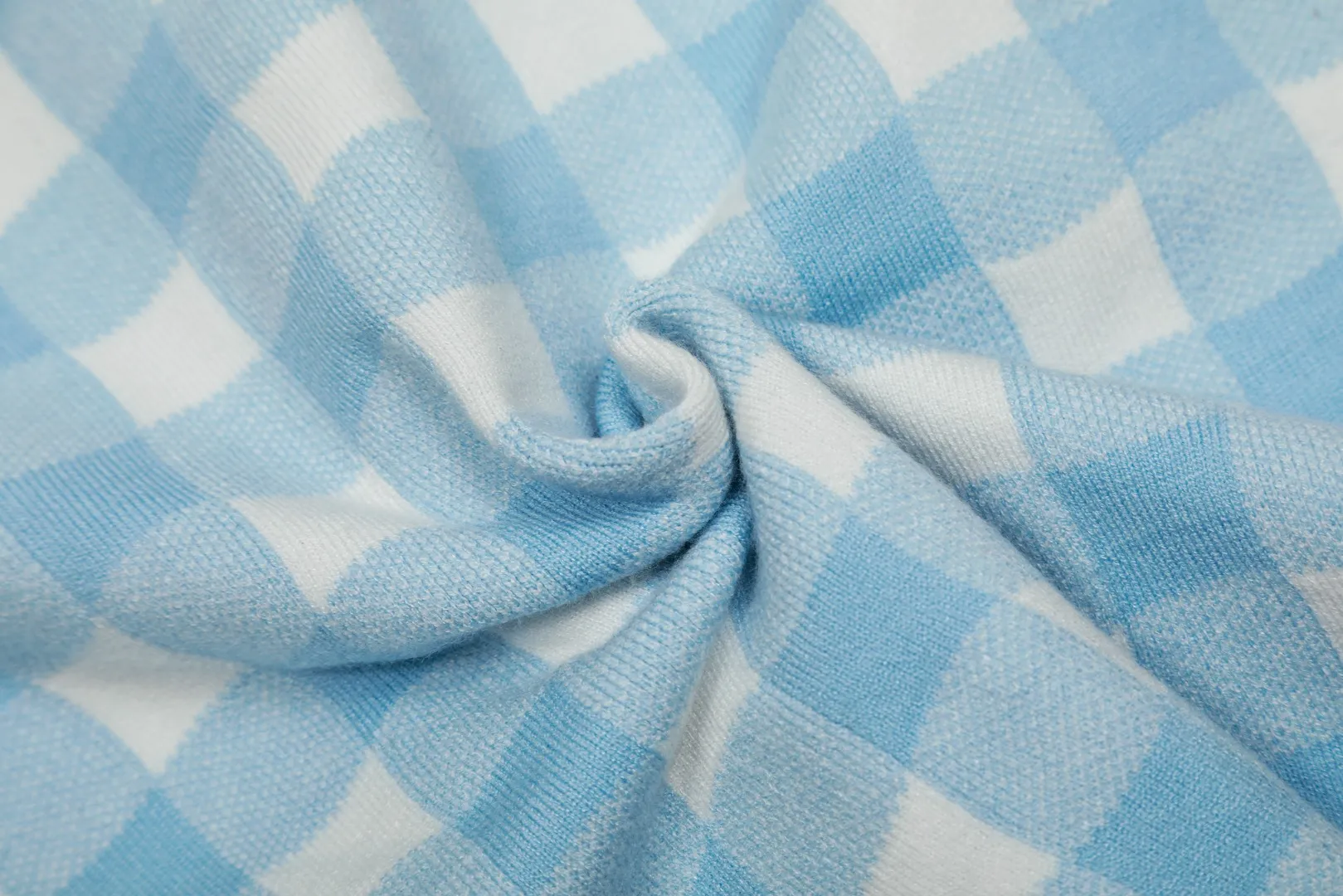 P166 💰 "Top quality" Style number: DS115# (on sale all year round) [Ralph Lauren plaid jacquard basic pony embroidered logo knitted cardigan short-sleeved] ✅Ralph Lauren all-match goddess style plain plaid knitted cardigan short-sleeved for all seasons ✅Main provider of platform live broadcast Wholesale entities ✅ZP quality 1:1 version Scan the code to enter the GF website Counter quality ✅Detailed quality The only one in Guangzhou Imported quality cotton yarn, focusing on high-end, cost-effective, good quality needless to say ✅The version restores the original version, loose, comfortable and stress-free, simple is high-end, classic is eternal, ✅The upper body is simple and easy to match, a must-have for goddess ootd. Good-looking clothes are never picky. A must-have in the goddess' wardrobe. Size: S-L Color: Navy Gray Yellow Pink Light Blue Red